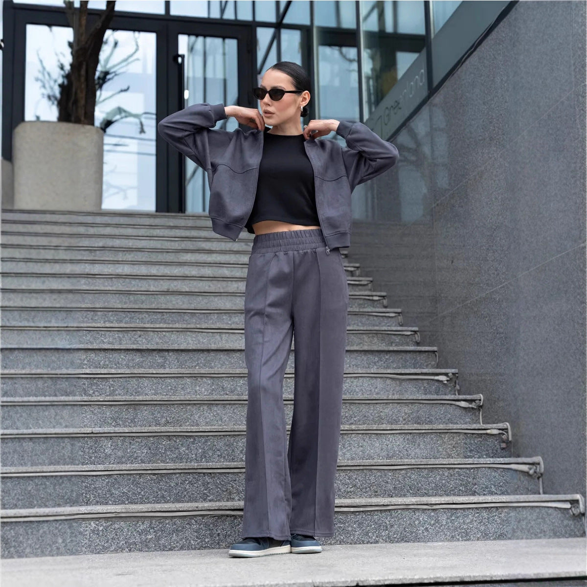 Chic and Style women's sporty lounge set with short jacket and wide pants