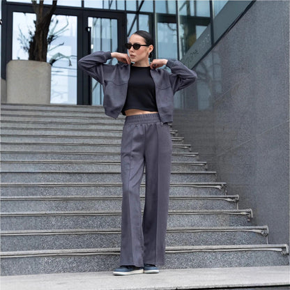 Chic and Style women's sporty lounge set with short jacket and wide pants