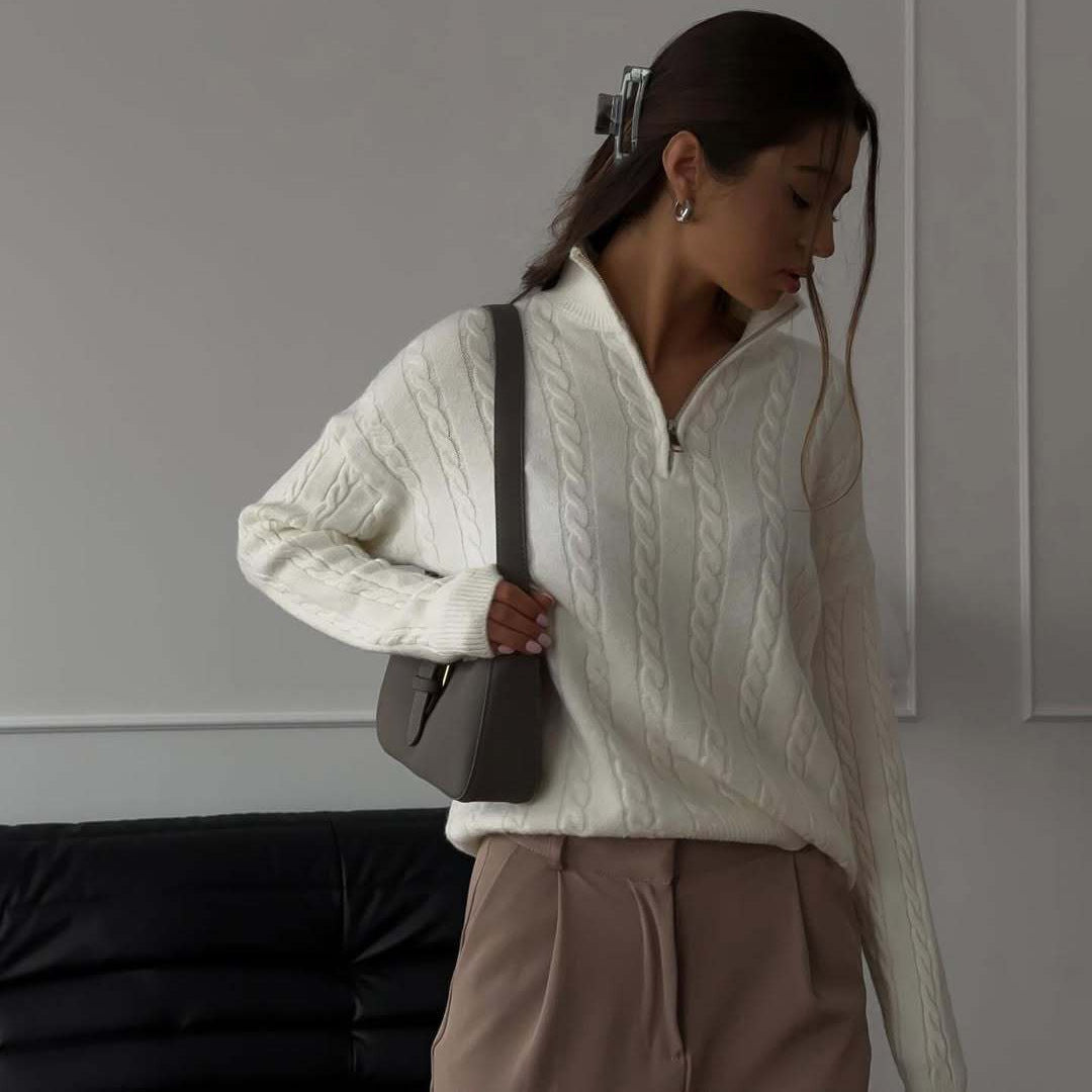 Dames pull cropped brodé avec demi-zip et structure côtelée Chic und Stil