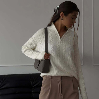 Dames pull cropped brodé avec demi-zip et structure côtelée Chic und Stil