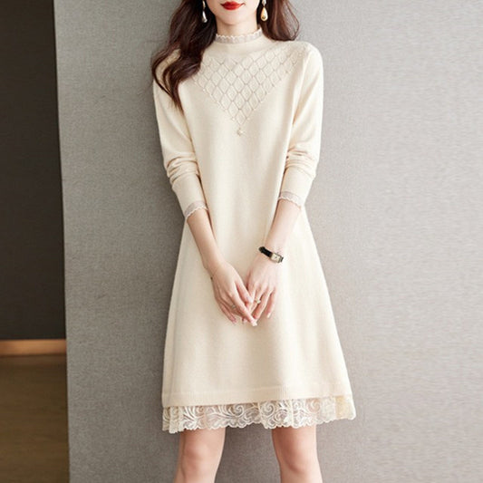 Robe en tricot pour dames avec col montant et finition en dentelle Chic und Stil