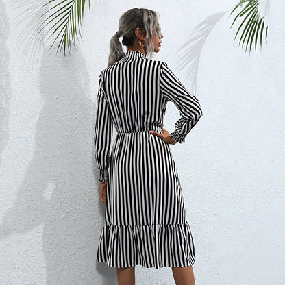 Robe midi à rayures à volant pour femme avec manches longues et col montant Chic und Stil