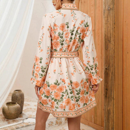 Robe d'été florale pour femmes avec un élégant cordon de taille et des manches longues Chic und Stil