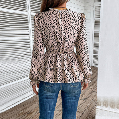 Chemisier pour femmes avec des détails froncés extravagants et un motif à pois Chic und Stil