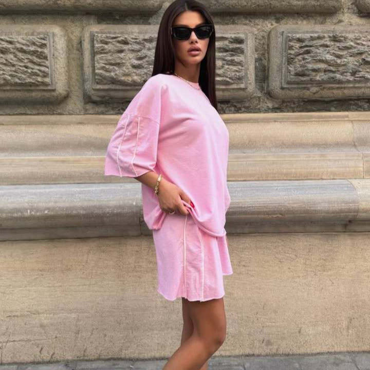Ensemble décontracté pour femmes avec haut surdimensionné et shorts Chic und Stil