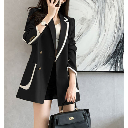 Veste pour femmes à double boutonnage sur mesure avec garniture contrastante Chic und Stil