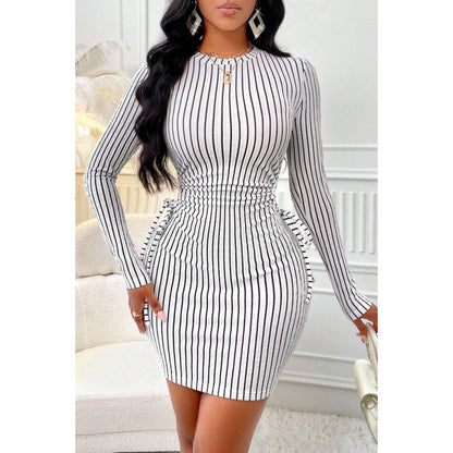 Robe ajustée femme avec fronces et motif rayé Chic und Stil