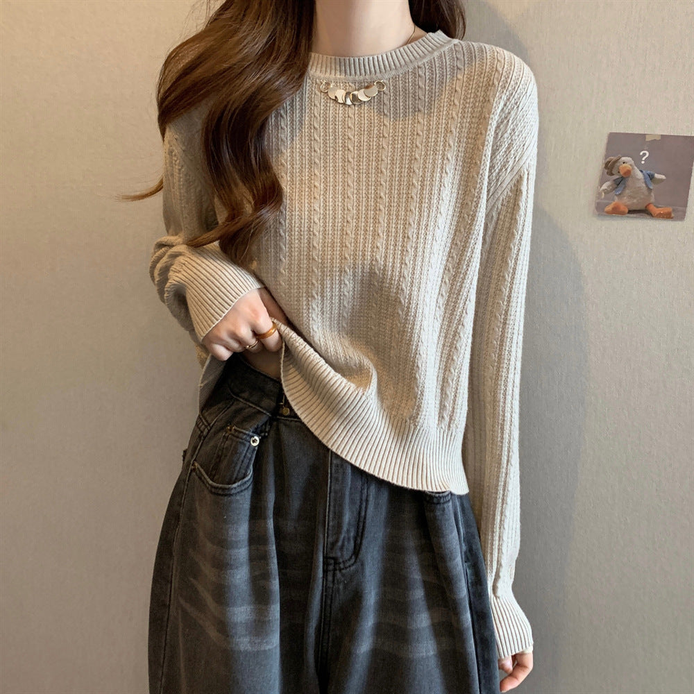 Pull en tricot ample pour femme avec une fine structure à côtes et une élégante décoration de col Chic und Stil