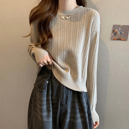 Pull en tricot ample pour femme avec une fine structure à côtes et une élégante décoration de col Chic und Stil