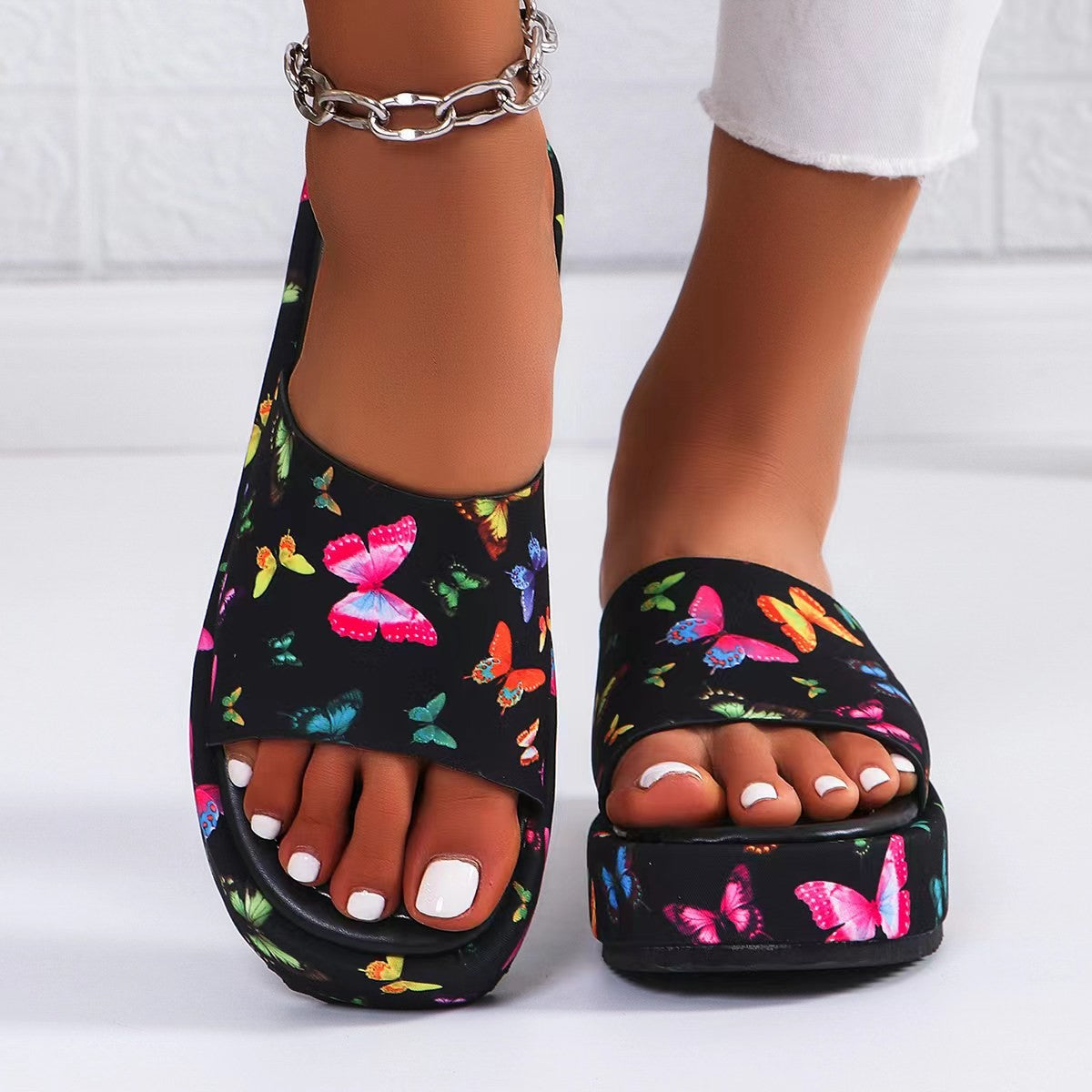 Sandales à brides pour femmes confortables avec un design de papillon à la mode Chic und Stil