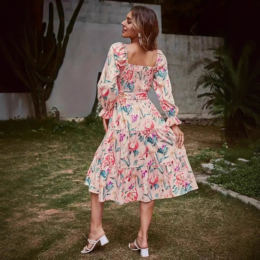 Robe midi pour femmes avec imprimé floral et coupe flatteuse Chic und Stil