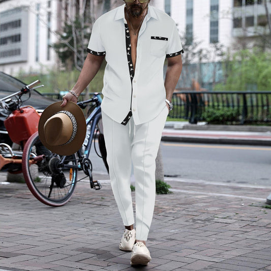 Costume élégant pour hommes avec chemise stylée et pantalon chino assorti Chic und Stil