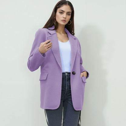 Blazer féminin à la mode avec une texture fine et des détails modernes Chic und Stil