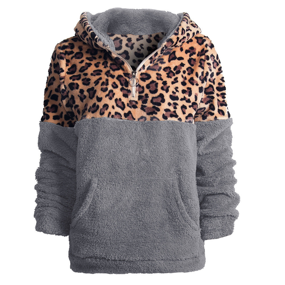 Pull à capuche confortable pour femmes avec un motif léopard excitant et poche kangourou Chic und Stil