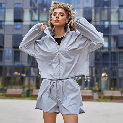 Casual sports jacket for women with voluminous sleeves and matching shorts Chic and Style