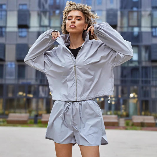 Casual sports jacket for women with voluminous sleeves and matching shorts Chic and Style