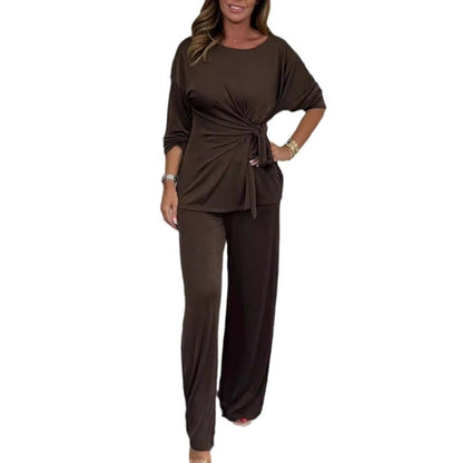 Elegant set for women in a fluid and soft material with a fitted top and loose pants Chic und Stil