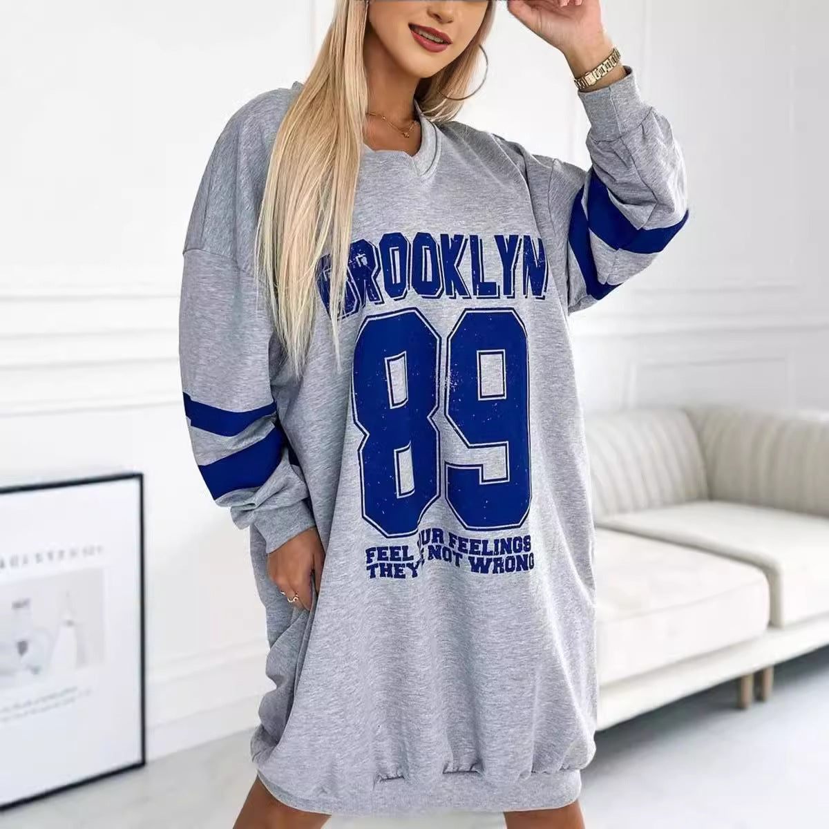 Robe de sport décontractée oversize pour femmes avec décolleté en V et manches contrastées Chic und Stil