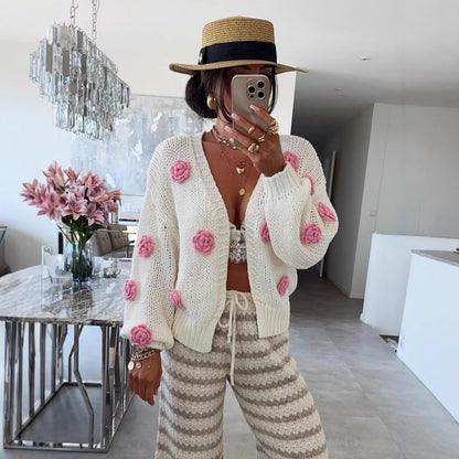 Dames confortable cardigan en tricot avec des applications de fleurs ludiques Chic und Stil