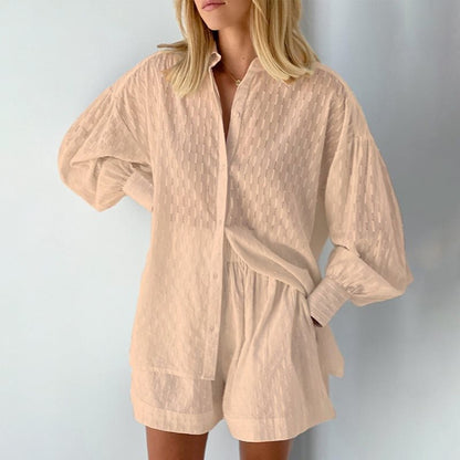 Chemise décontractée oversize pour femmes avec structure et shorts courts Chic und Stil