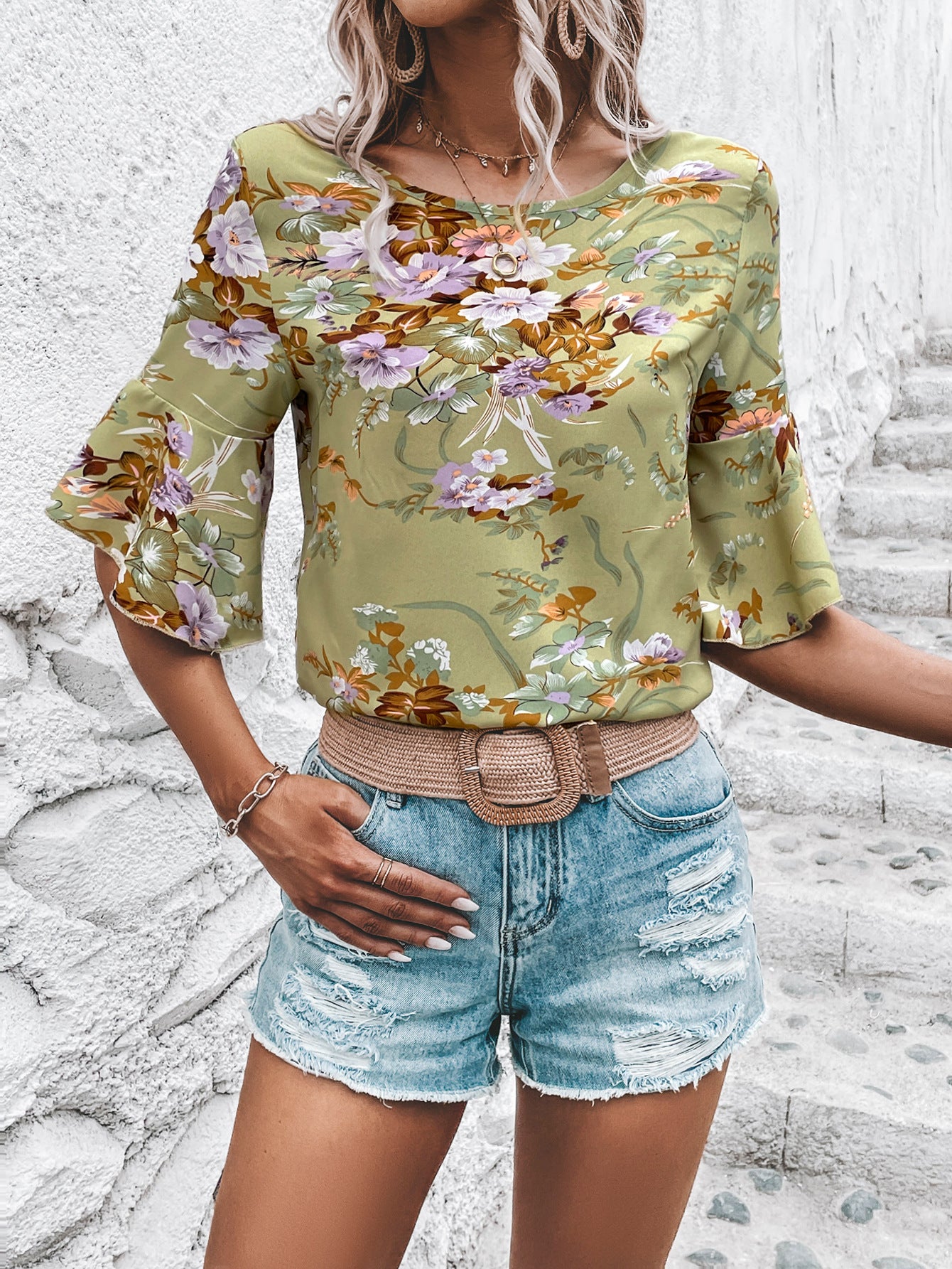 Blouse pour femmes avec des détails de volants et un imprimé floral Chic und Stil