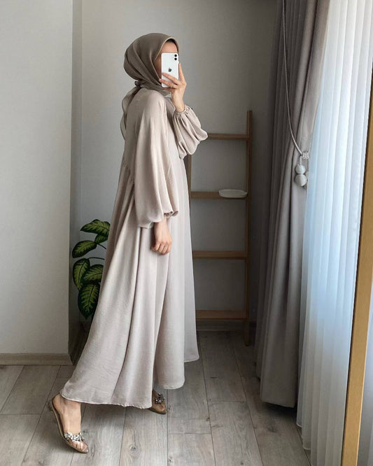 Robe maxi élégante pour dames avec des manches volumineuses et une coupe fluide Chic und Stil