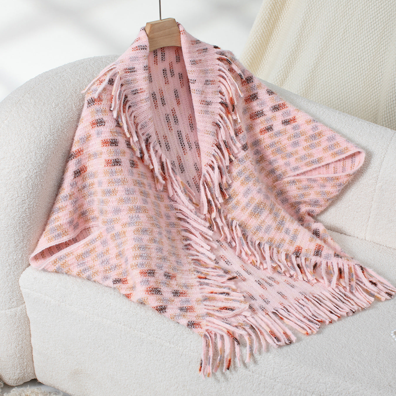 Dames élégant poncho avec des détails frangés et un motif à carreaux moderne Chic und Stil