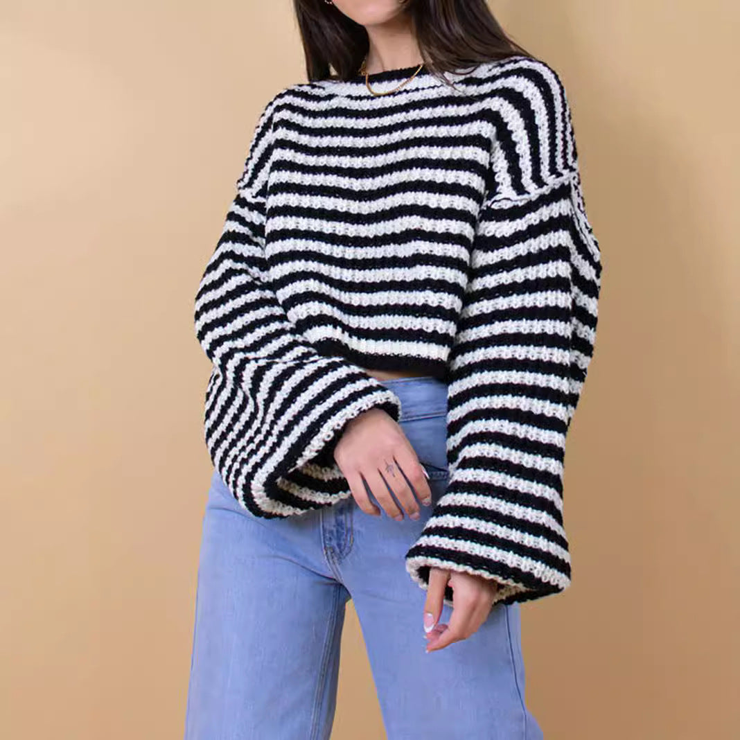 Femmes Pull en tricot court avec des manches évasées et un motif rayé Chic und Stil