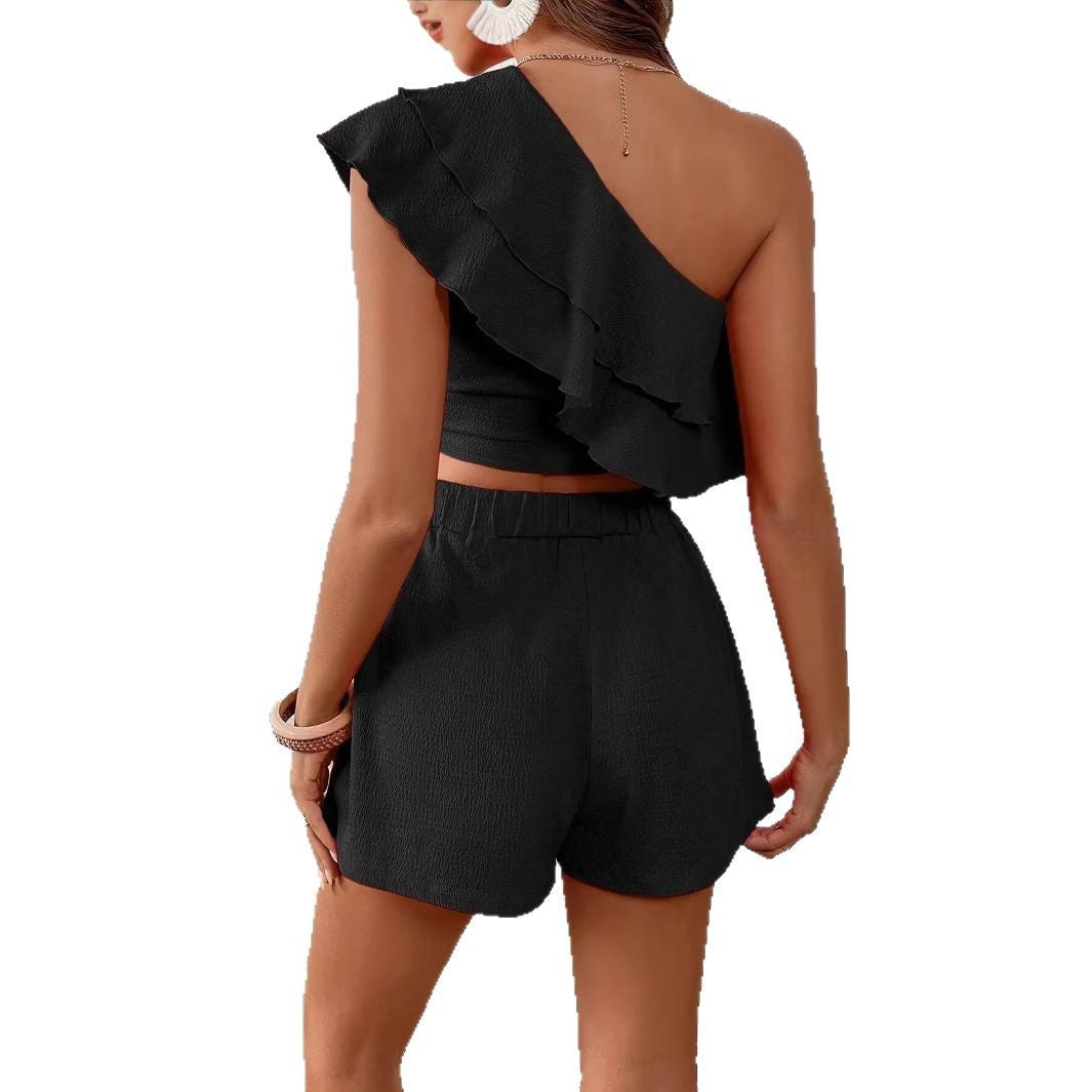 Ensemble de haut à volants asymétrique et de shorts Chic und Stil pour femmes