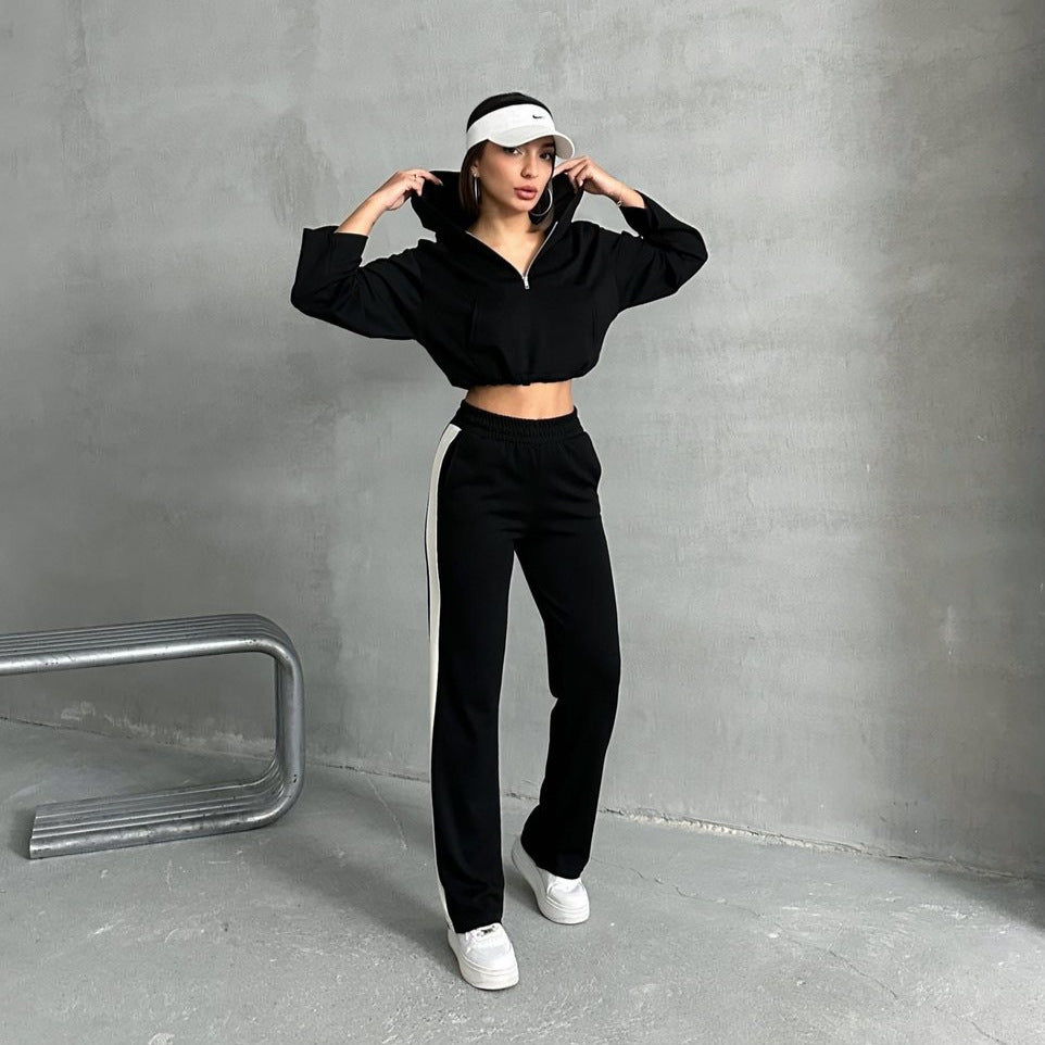 Ladies sweat crop-top with hood and wide pants Chic and Style