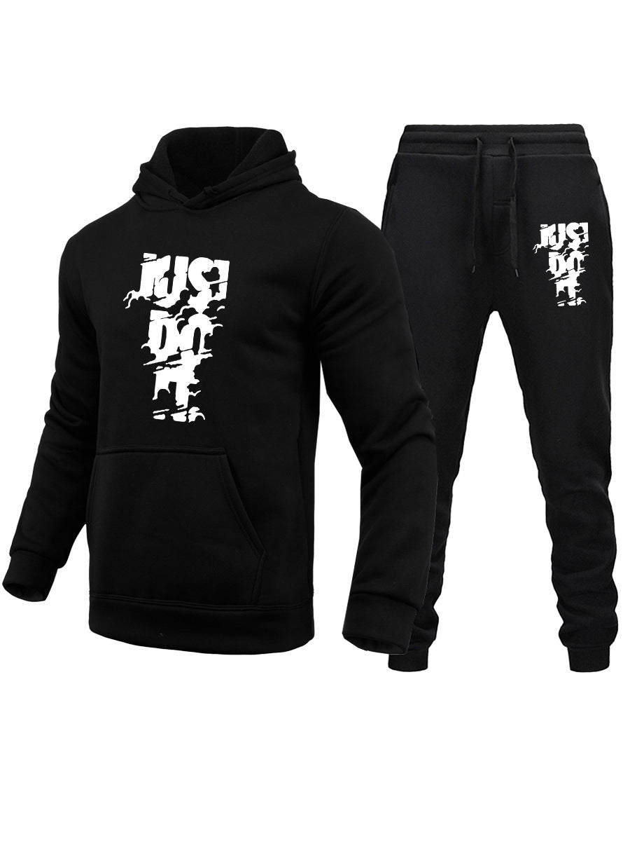 Women's sporty hoodie and jogger pants set with modern logo design Chic und Stil