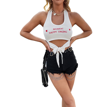 Top court femme avec un détail de lien ludique et une inscription frappante Chic und Stil