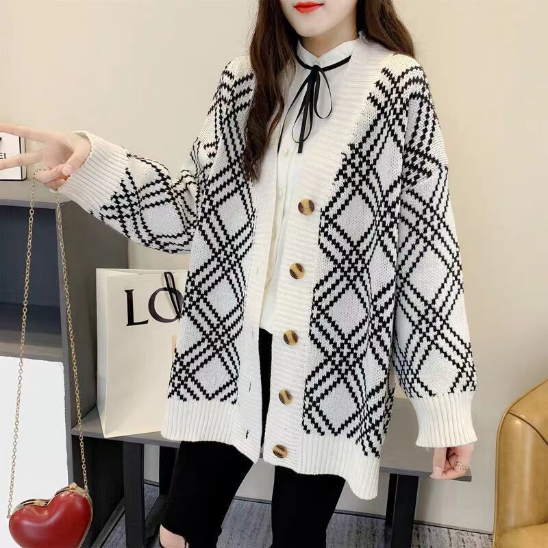Dames cardigan confortable avec motif classique à carreaux et boutons en bois Chic und Stil