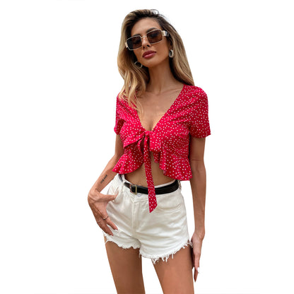 Dames Crop-top avec un détail de nœud ludique et des pois malicieux Chic und Stil