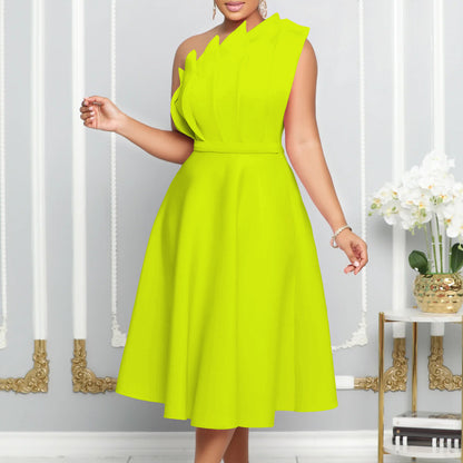 Robe charmante à une épaule pour dames avec drapé et ceinture cintrée Chic und Stil