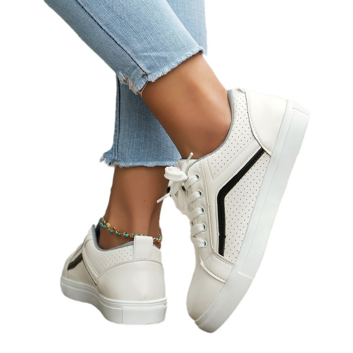 Baskets mode pour femmes avec surface perforée et semelle flexible Chic und Stil