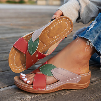 Sandales à brides confortables pour femmes avec détails de feuilles à la mode Chic und Stil