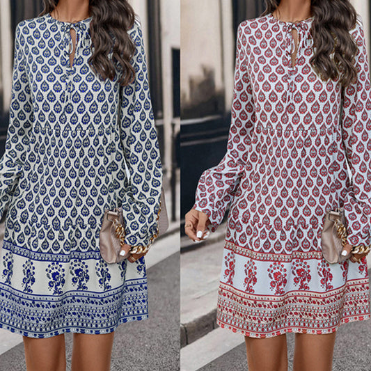 Robe blouse décontractée pour femmes avec un mélange de motifs ludique et des manches longues confortables Chic und Stil