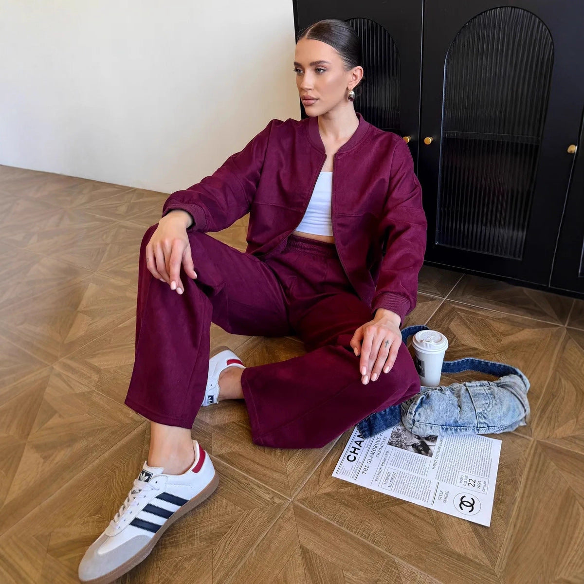 Chic and Style women's sporty lounge set with short jacket and wide pants