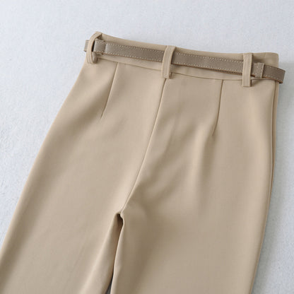 Women's flared pants with fitted waist and decorative belt Chic und Stil