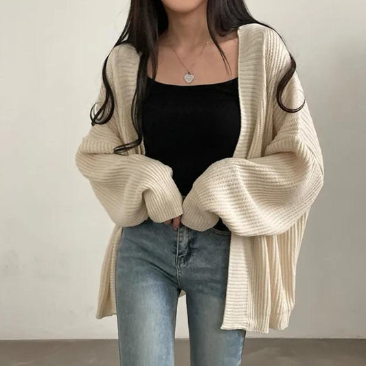 Cardigan en maille douce pour femmes avec une coupe décontractée et des manches posées Chic und Stil