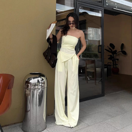 Dames élégant combinaisons avec découpe épaule nue et matériau fluide Chic und Stil