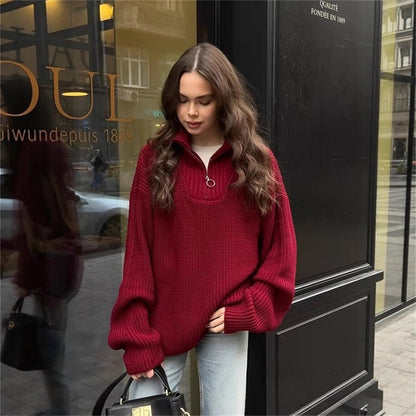 Comfortable knitted pullover for women with high collar and zip Chic und Stil