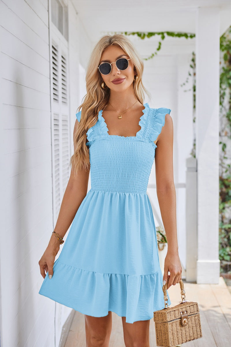 Robe mini d'été pour femmes avec des détails en volants et une coupe cintrée Chic und Stil
