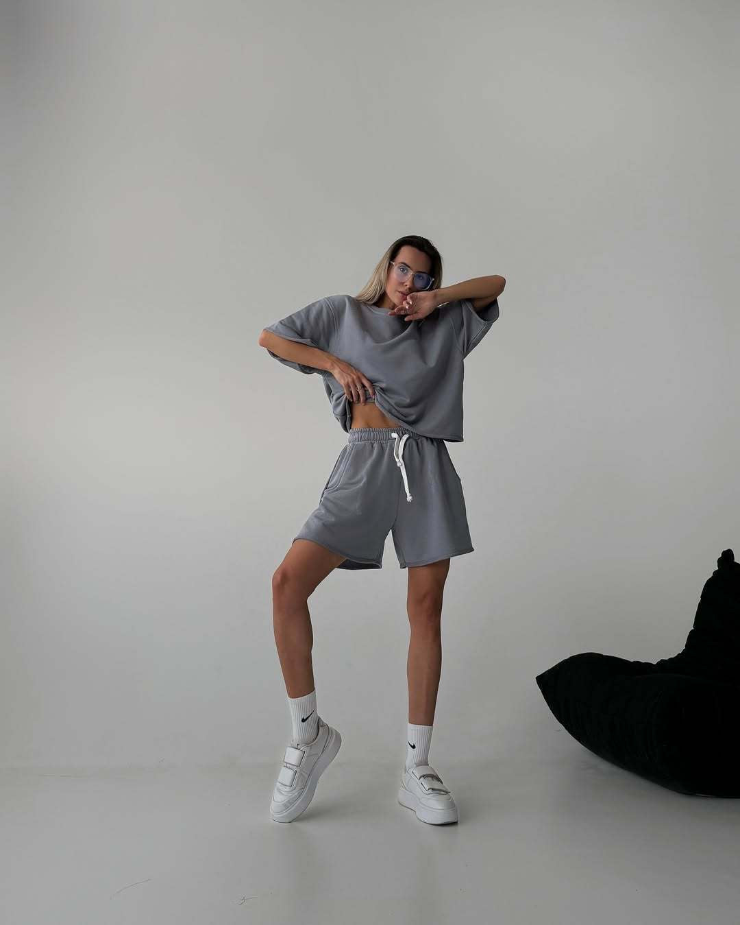 Ensemble décontracté pour femmes à manches courtes avec haut oversize et shorts larges Chic und Stil
