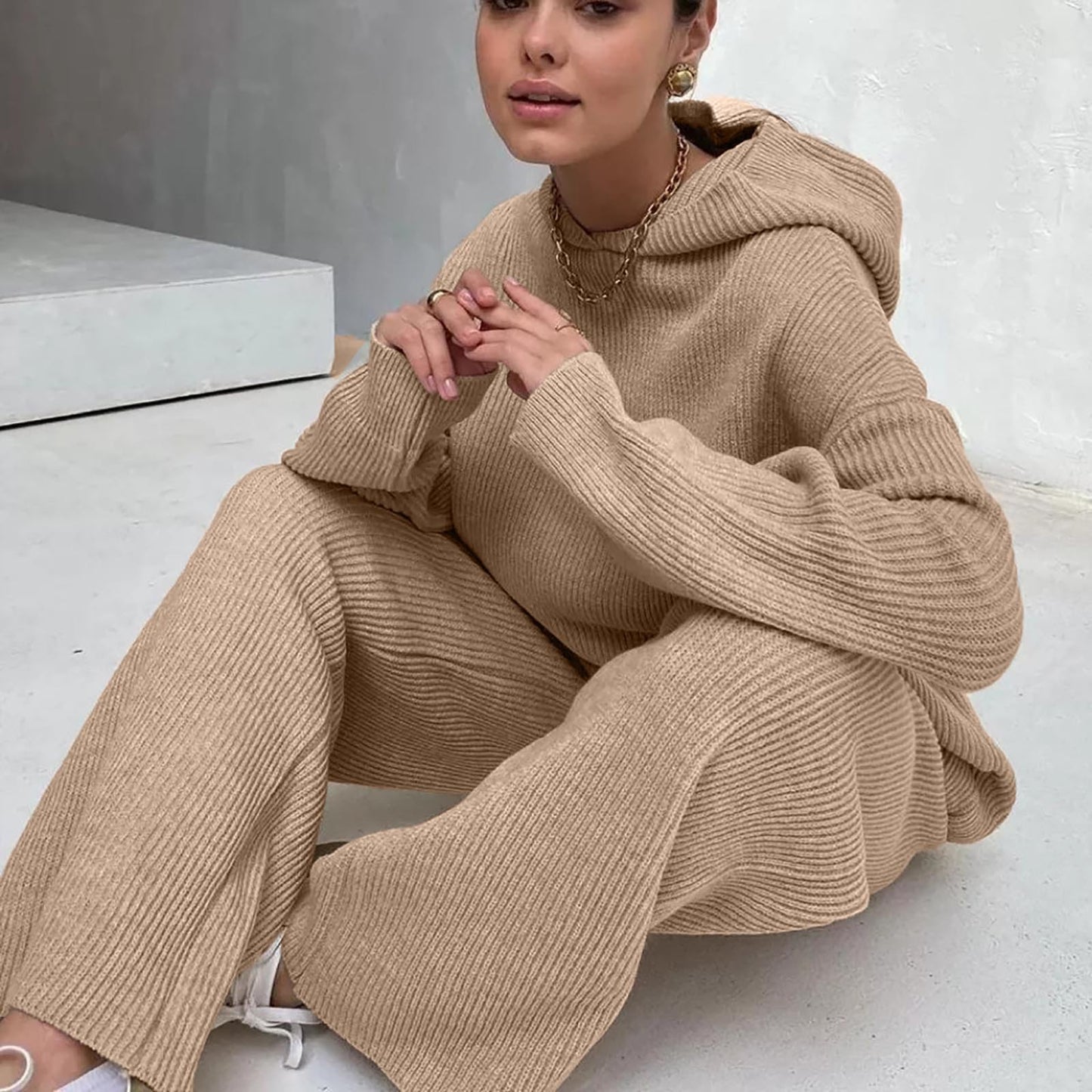 Casual knitted set for women with oversized hoodie and wide pants Chic and Style