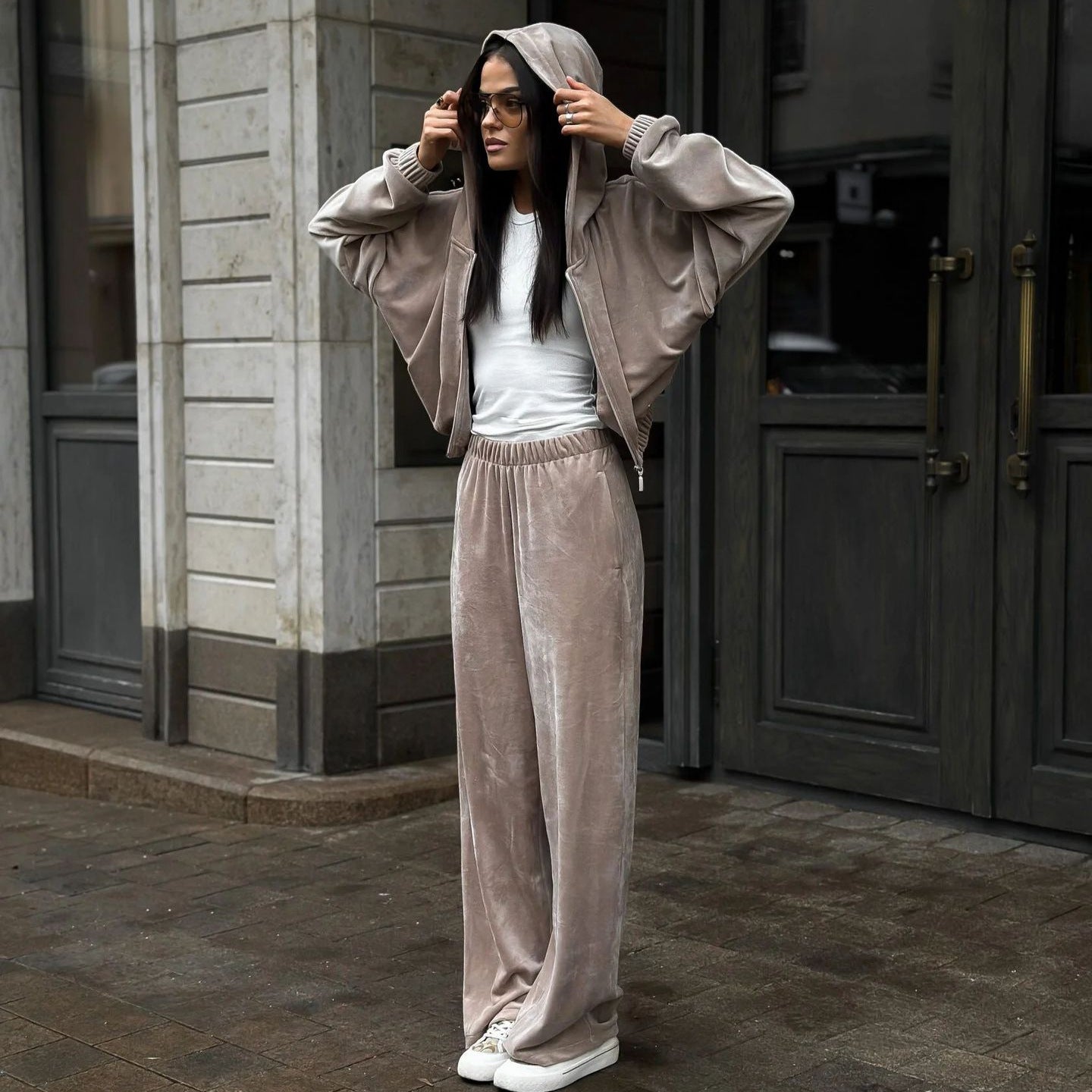 Ladies Sports Velvet Hoodie and Chic Jogging Pants