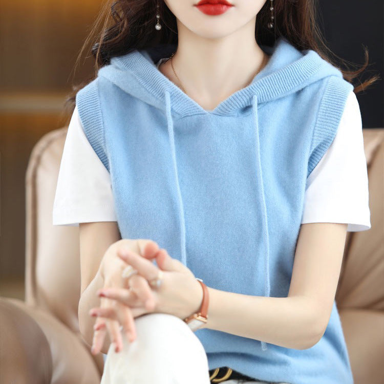 Pull à capuche pour femmes avec design sans manches et élégant décolleté en V Chic und Stil
