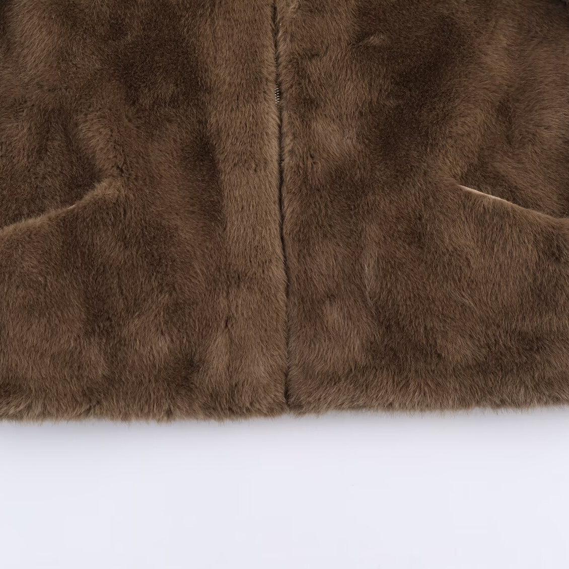 Dames Douillette et luxueuse veste en fausse fourrure avec capuche et poches pratiques Chic und Stil