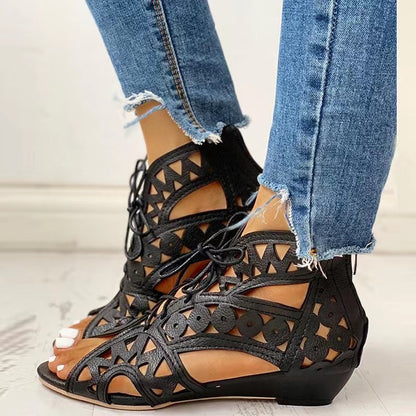 Sandales en simili cuir pour femmes avec design découpé et lacets Chic und Stil